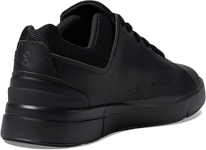 On Women's The Roger Advantage Sneakers